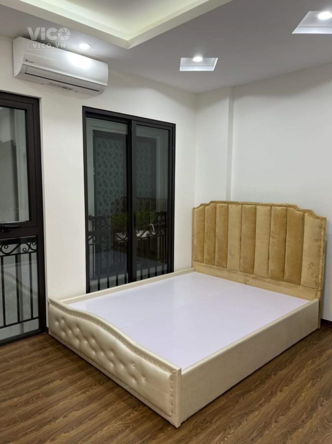 Bán Nhà PHỐ NGUYỄN VĂN CỪ, LONG BIÊN, LÔ GÓC, Ô TÔ vào nhà 5T x 3 ngủ, 38m2, MT4.m đủ nội thất.