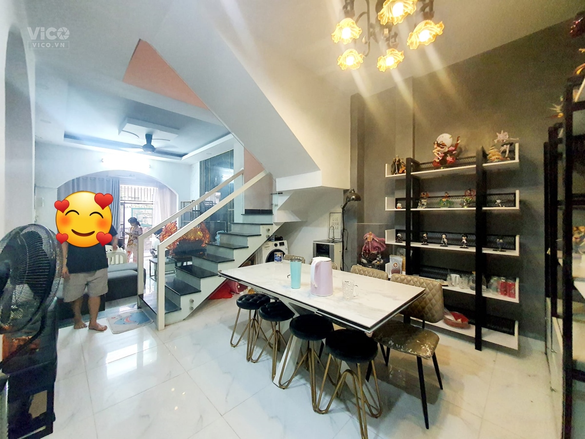 NHÀ MỚI ĐẸP LUNG LINH VUÔNG ĐẸP VÀO Ở NGAY 20M RA HẺM XE HƠI