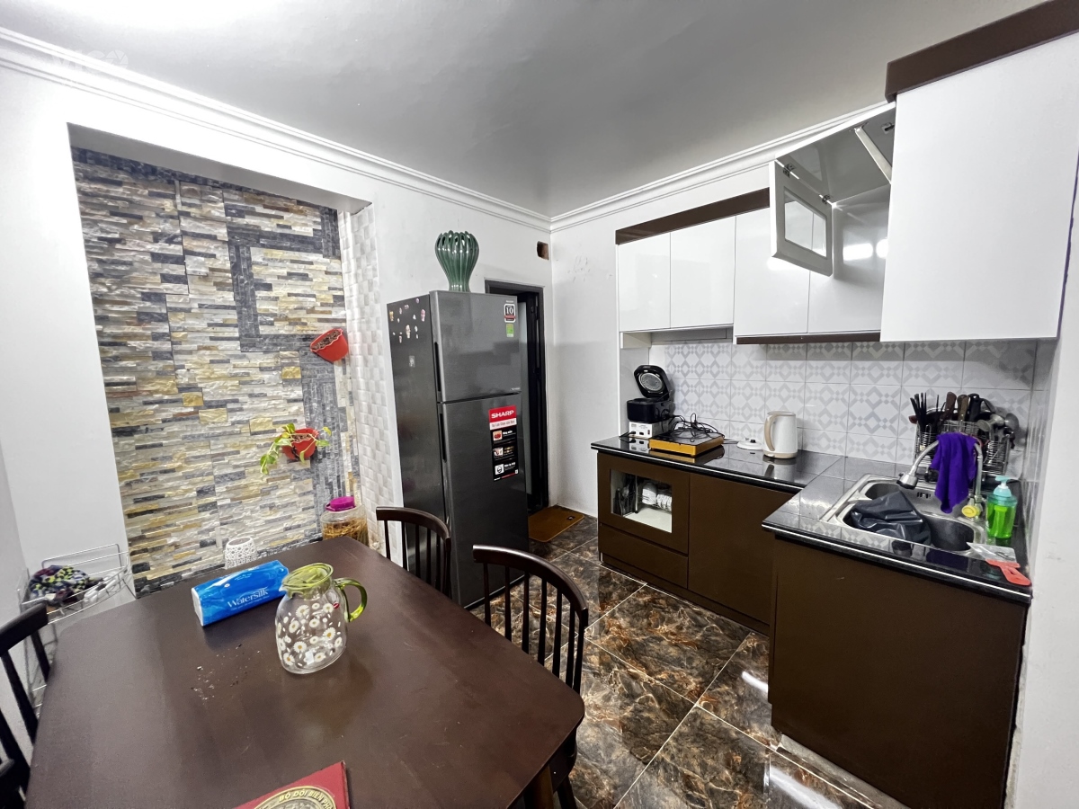 Chính chủ cần bán căn nhà xóm trung văn cao. Xe tải, taxi đỗ cửa. Diện tích 29m x 2,5 tầng. Giá