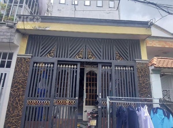 BÁN NHÀ LÊ VĂN KHƯƠNG PHƯỜNG HIỆP THÀNH HẺM XE HƠI TÓI NHÀ 2 TẦNG DIỆN TÍCH 4X13 SÁT VÁCH