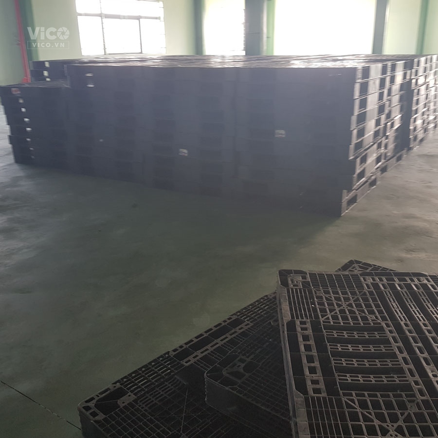 Mùa mưa đã có PALLET NHỰA kê hàng an toàn100%