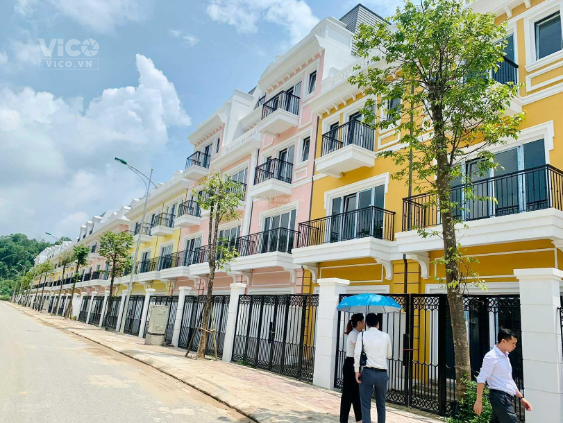 BÁN ĐỘC QUYỀN 4 CĂN SHOPHOUSE VỊ TRÍ ĐẺ RA TIỀN X5 HTLS 0% TẶNG 1 CÂY VÀNG TỨ QUÝ 9.