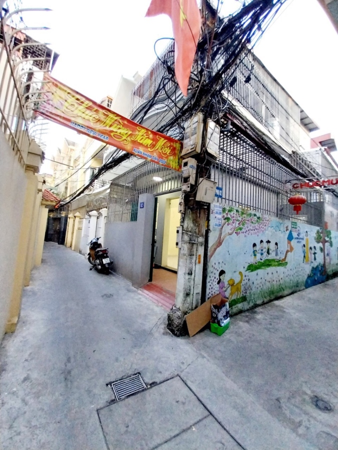 VÔ ĐỊCH TRONG TẦM GIÁ VÀ ĐỊA THẾ NHÀ MẶT NGÕ LÔ GÓC CHỢ CỘT ĐÈN THÔNG TÔ HIỆU VÀ DƯ HÀNG VỚI