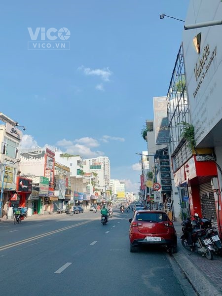 NHÀ PHÚ NHUẬNHCM SÁT MẶT TIỀN NHÀ 2 TẦNG MỚI ĐẸP NGANG 7M 6 TỶ