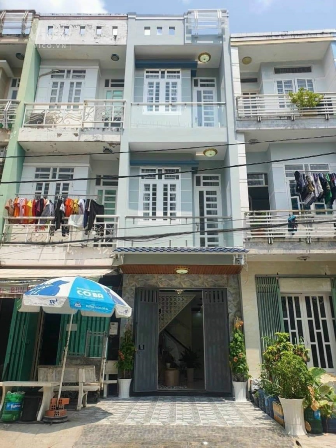 XE HƠI ĐẬU TRƯỚC NHÀ 3 TẦNG NHÀ MỚI Ở NGAY CHỈ GẦN 3 TỶ