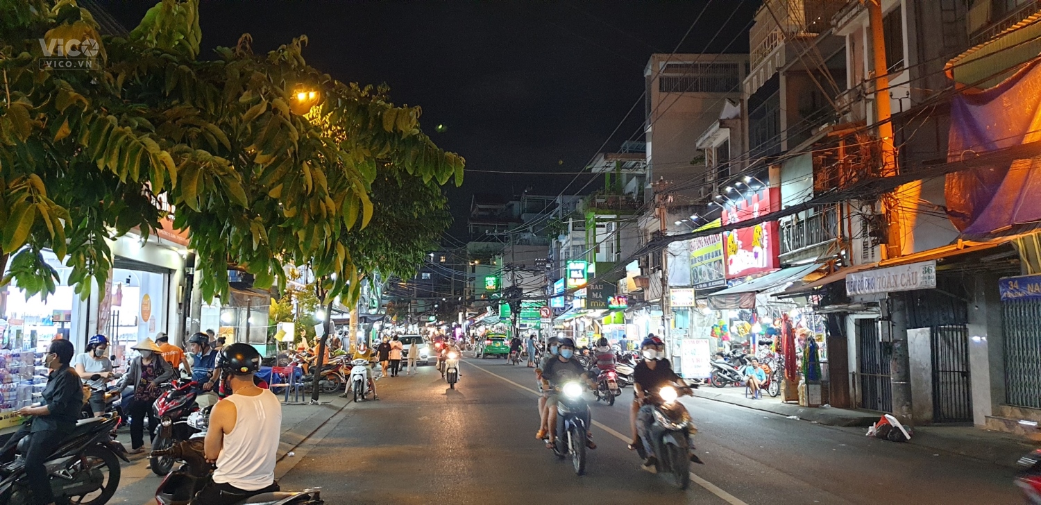 Bán Đất sổ HỒNG VUÔNG A 4 Hẻm xe hơi Tải NGANG 6 x11m Tôn Đản Q4 có 4 tỷ