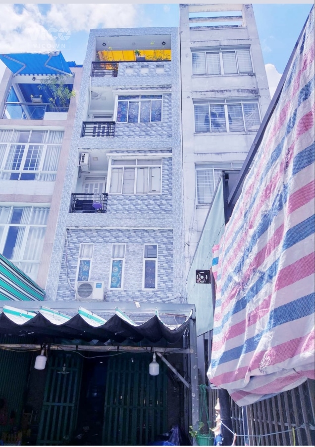 Hẻm cách 2 mặt tiền 20 m lê quốc hưng Ngang 3.5 x 8 m đúc 5 tấm Q4 giá 5 tỷ..
