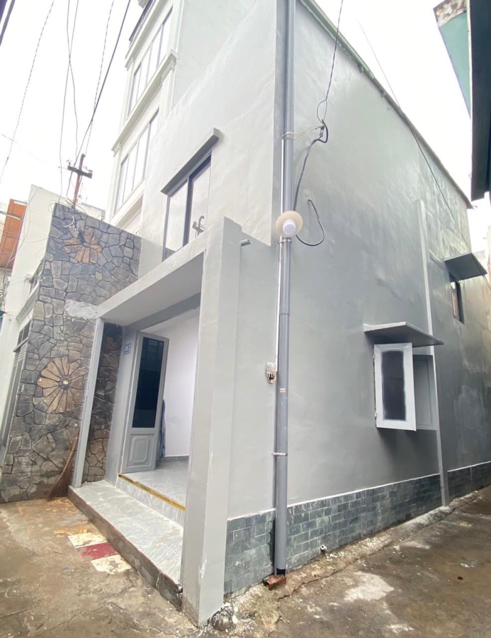 TL RA MẶT TIỀN NHỰA CÁCH MT 1 CĂN HXH ĐỖ CỬA NGUYỄN VĂN ĐẬU GẦN 40M2 VUÔNG VỨC CHỈ 5.7 TỶ