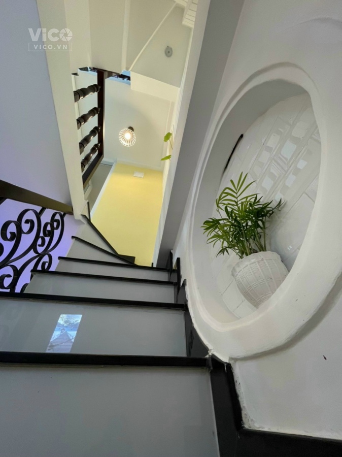 Nhà mới 3 tầng hẻm 4m Nguyễn Kiệm, Gò Vấp, 22m2 ngang 4m, chỉ 2.4 Tỷ