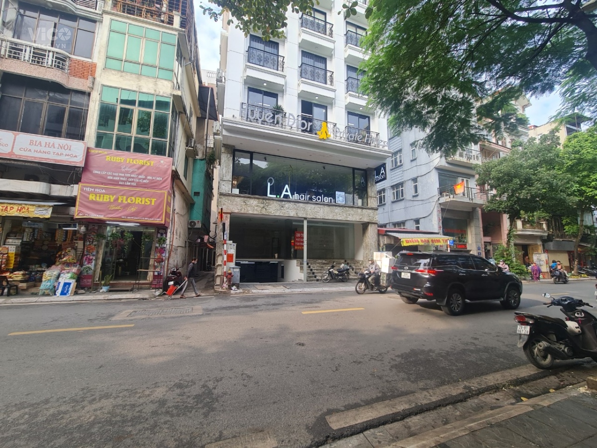 Cần Cho Thuê Mặt Phố Hàng Gai 200m2 x3 Tầng MT 7.5M Giá 230tr/Tháng