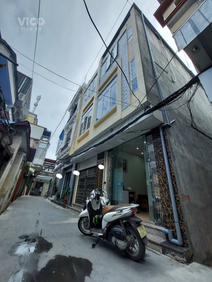 Chính chủ gửi bán nhà Phố Trần Nguyên Hãn. Diện tích 42m3 tầng lô góc. Giá 2380 (ctt)