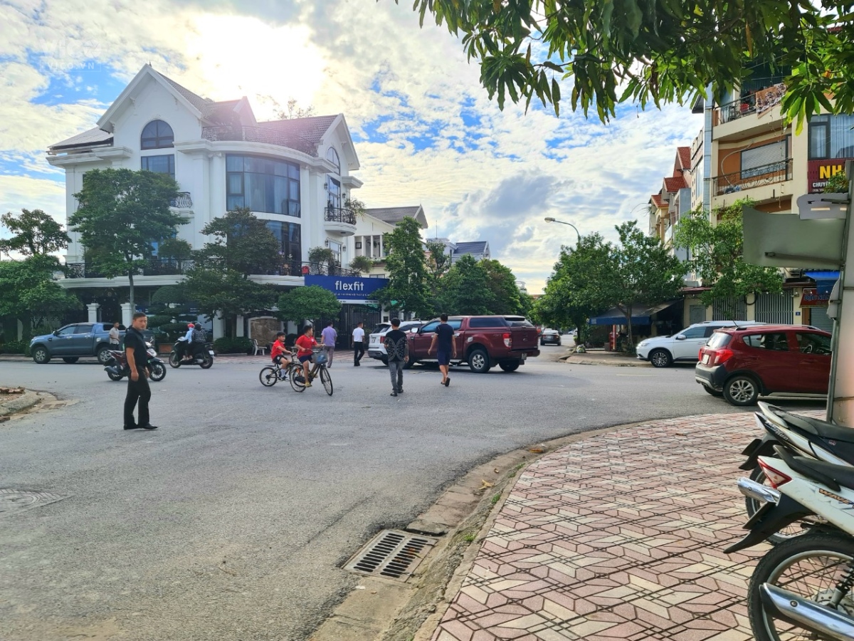 241022 Bán 40m2 đất gần cổng Học viện Nông nghiệp, Trâu Quỳ, Gia Lâm. Ôtô vào. Lh 0926782459.