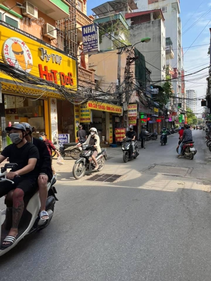 Cho thuê mặt bằng KD Đống Đa, view hồ, sầm uất, mặt tiền rộng 5m