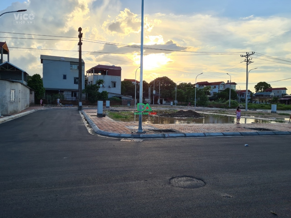 Bán đất đấu giá Nguyên Khê Đông Anh Sát kênh đào 5x tr/m2