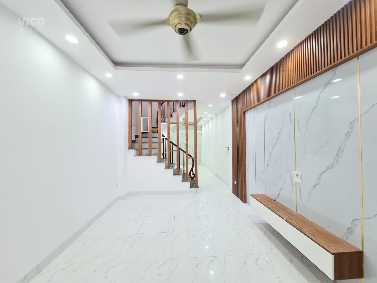 TẦM TIỀN HIẾM, BÁN NHÀ NGÕ QUỲNH MINH KHAI NHÀ MỚI KOONG 6 PHÒNG NGỦ, NGÕ THÔNG CÁC NGẢ