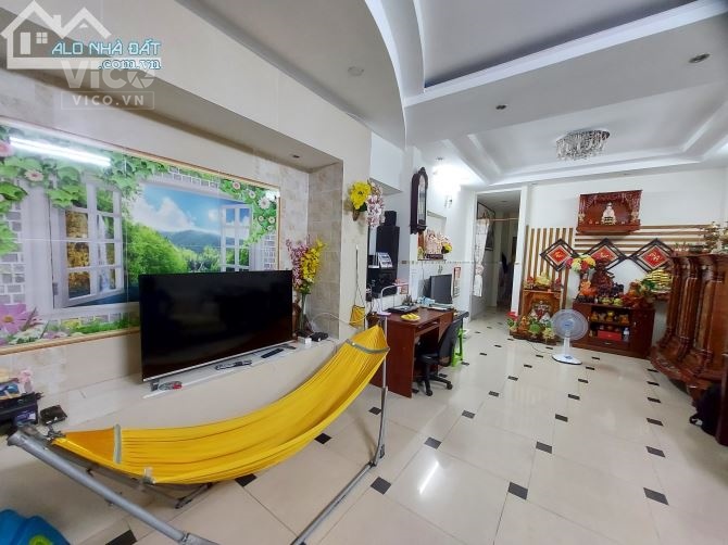 Nhà bán Trần Xuân Soạn, Q7, 118m2, 5.2m x 22m, giá 9.3 tỷ TL, hẻm rộng, xe hơi vào nhà.