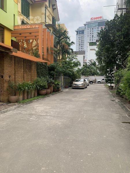 BIỆT THỰ SÂN VƯỜN TÂY HỒ GARA. ĐƯỜNG Ô TÔ TRÁNH ĐÕ NGÀY ĐÊM. DT 165M2. GIÁ 29,5 TỶ