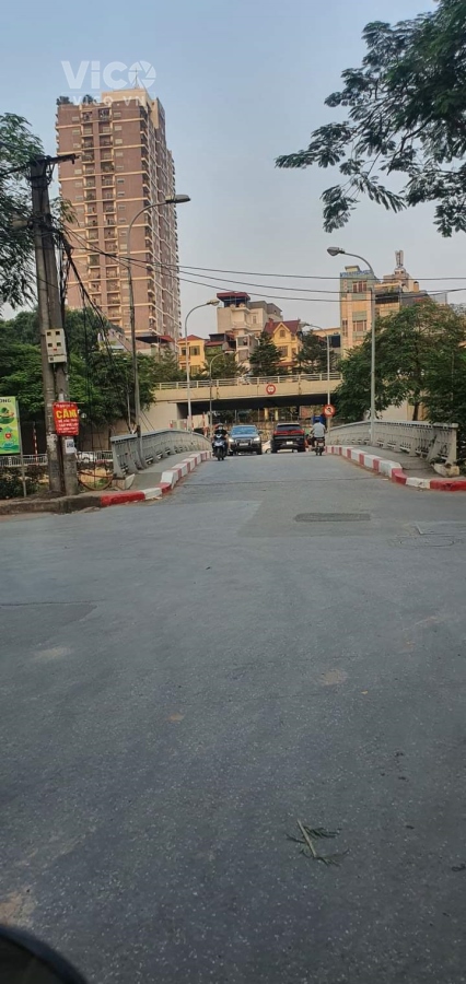 Bán đất Nguyễn Khánh Toàn Cầu Giấy, tặng 4 kiot đang cho thuê, 37m2, 2 mặt tiền, ngõ thông, ô tô