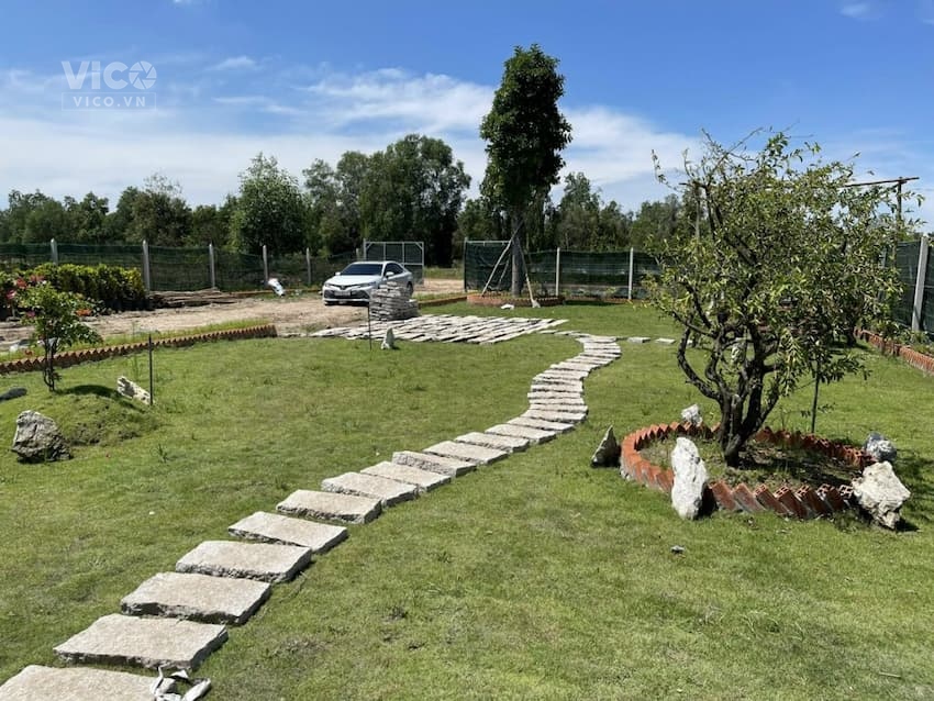Chỉ 350tr có ngay 1000m2 đất, cạnh KCN gần dân cư, sổ hồng có sẵn, ô tô tới đất, điện nước có đủ