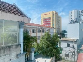 Bán nhà lô góc 2 mặt tiền Phước Long B, Tp . Thủ Đức. 3 tầng , 4PN, 4WC, giếng trời lộng gió mát