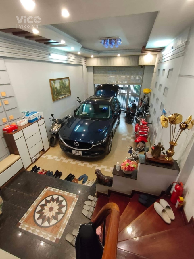 NHÀ NGUYỄN CHÍ THANH OTO ĐỖ TRONG NHÀ NỘI THẤT SỊN SÒ