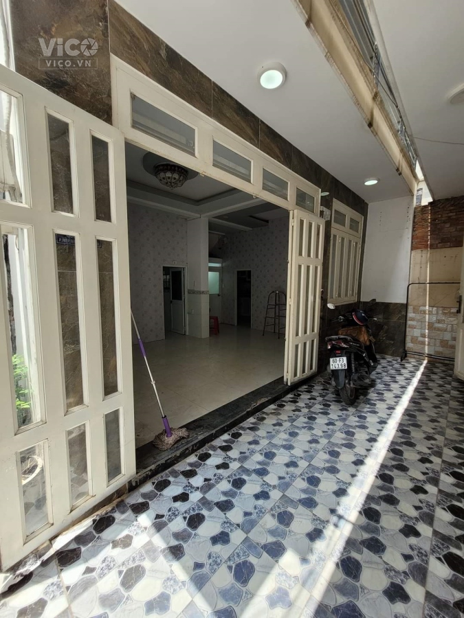 Bán nhà ở liền, 60m2, 3 tầng, ngang 6.5m, ngay QL 13, chỉ 3.3 tỷ