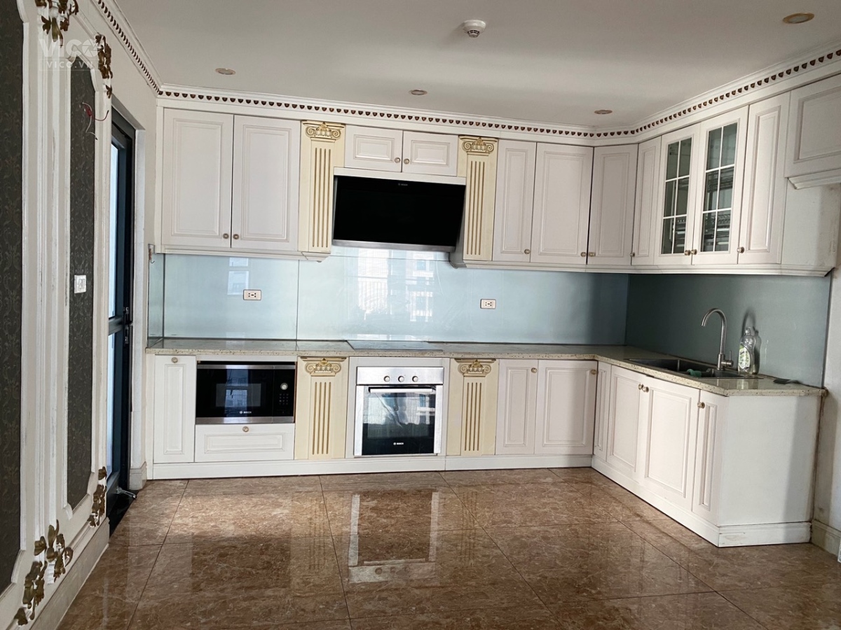 Cần chuyển nhượng chung cư cao cấp phong cách hoàng gia, 3 ngủ 2WC, 139m2 tòa R1 Goldmarkcity