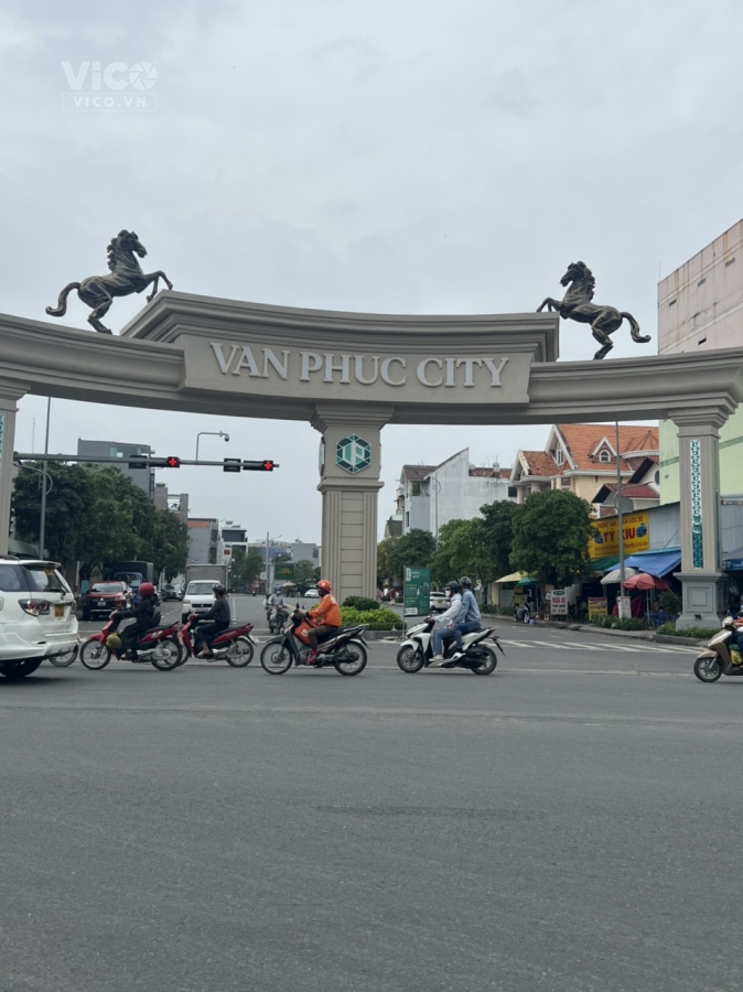 Bán Gấp Nhà 2 tầng, HXH, Ngay Vạn Phúc City, 61m2, chỉ hơn 4 tỷ, thương Lượng.