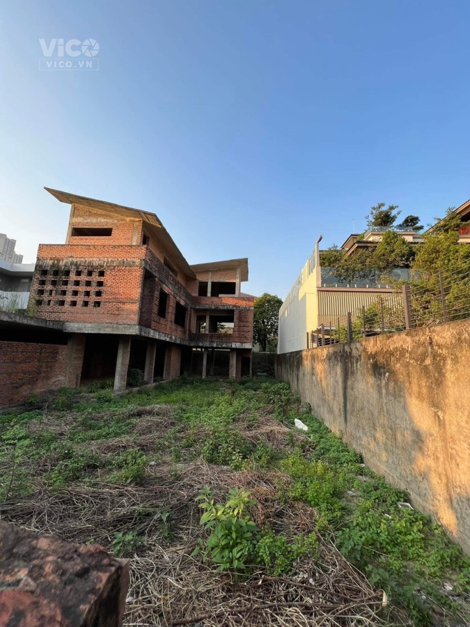 Bán biệt thự sân vườn 700m2 văn phú, Hà đông, đường đôi, giá thương lượng.