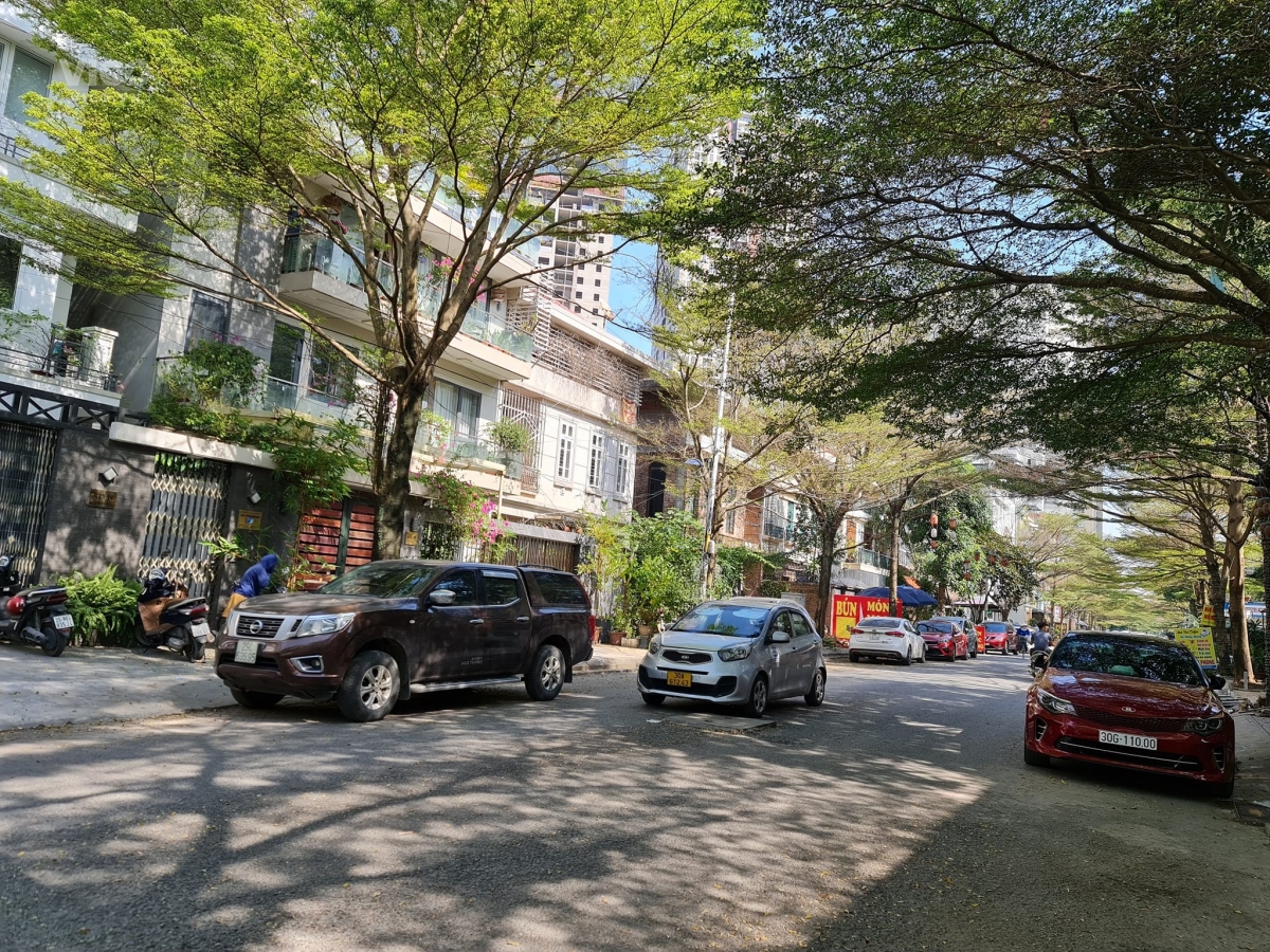 Bán gấp Biệt thự Văn Khê, Hà Đông 165m2x4T, mt10m, Đông Nam, 17.5 tỷ