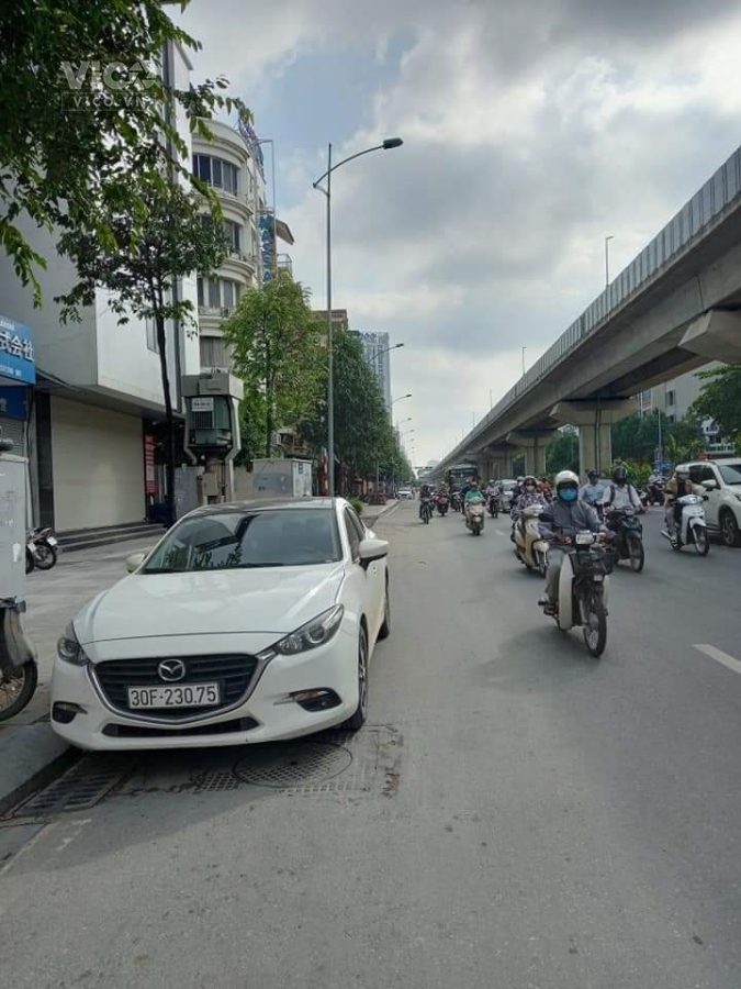 Bán MP Quang Trung 80m 7 tầng thang máy vỉa hè kd sầm uất 15 tỷ 5 4 làn xe