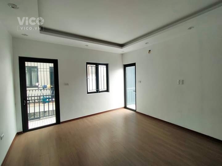 Chỉ 4.x tỉ 45m Ngọc Thuy, Ô tô vào đất.Chỉ 5 phút sang Mipec,Cầu LB.Vào phố gần