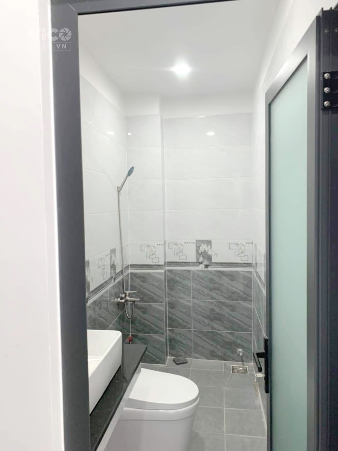 Cho thuê nhà hẻm Dương Bá Trạc P1Q8. Giá 18 triệu/th