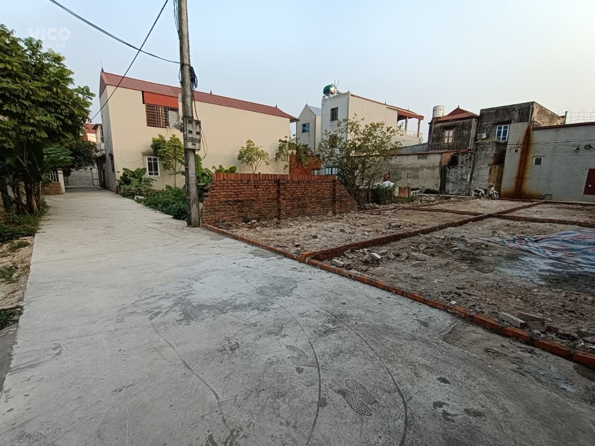 đất sát sân bay và đường võ nguyên giáp giá chỉ hơn 700tr thôi ạ