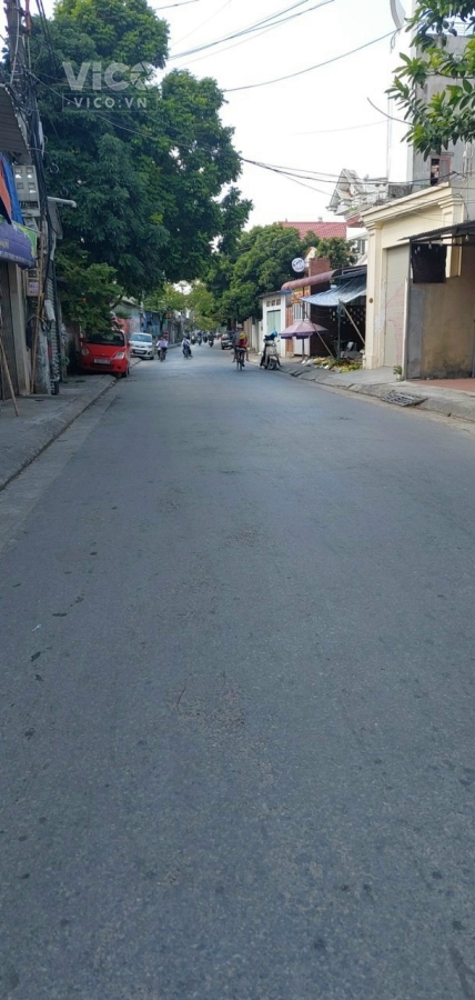 Bán lô đất vuông vắn cực đẹp, kinh doanh buôn bán mọi mặt hàng tại Cam Lộ Hùng Vương Hồng