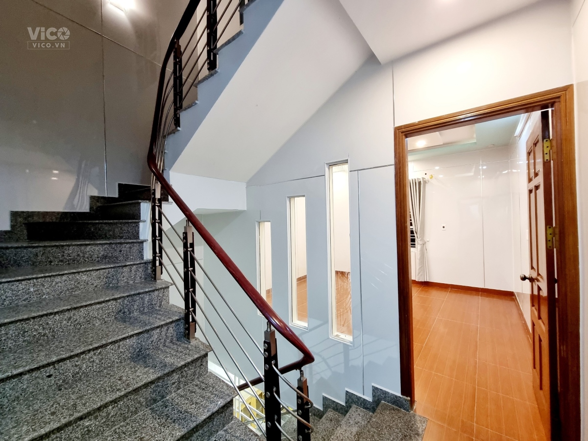 Bán nhà 3 tầng Thiên Lôi sân cổng trước sau 46m Đông Nam ngõ nông