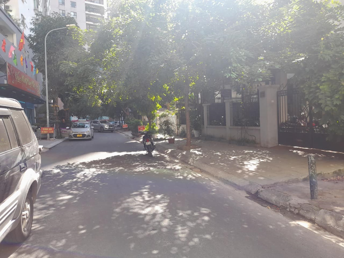 BÁN BIỆT THỰ KĐT MỚI DỊCH VỌNG CẦU GIẤY. DT 300M2. MT 16M. GIÁ 79 TỶ