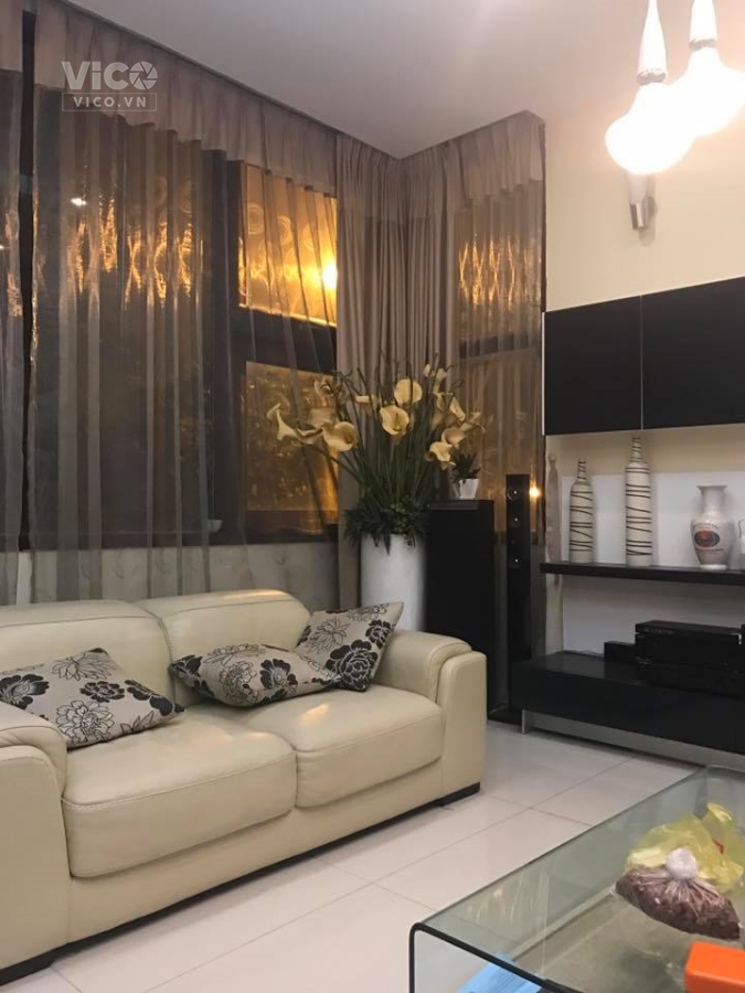 Bán biệt thự Tây Hồ, đường Lạc Long Quân, TDT 135m x 5T, giá chỉ nhỉnh 19 tỷ, ô tô tránh đỗ vào nhà