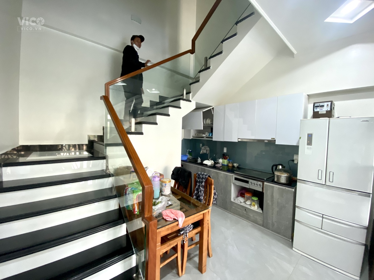 Bán nhà 5 tầng tđc Hồ sen 40m Đông Bắc đường ô tô đua