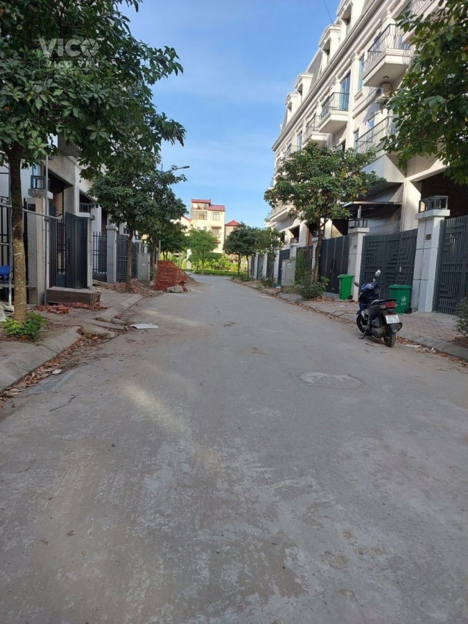 Bán Đất, tặng nhà 6 tầng, tổ 53, Thị trấn Đông Anh, diện tích 75m, giá 6.6 tỷ đường, vỉa hè rộng.