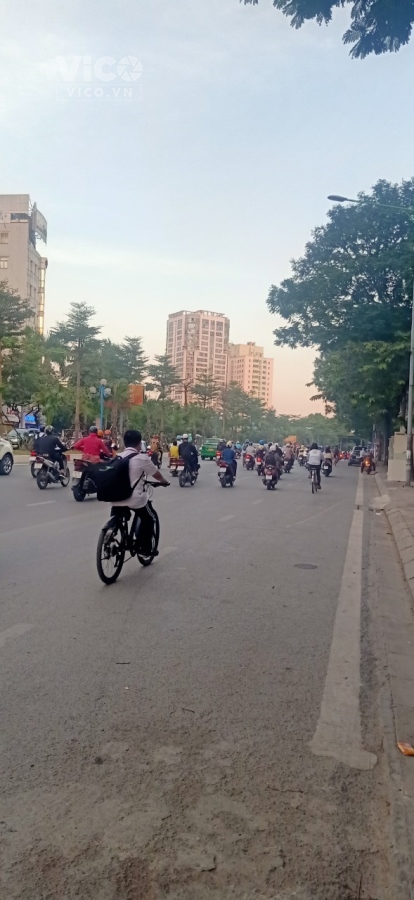 96m2, 5 Tầng Thang Máy. MP Văn Khê Đường 40 m VIỉa Hè KD Đa Ngành Nghề 18 Tỷ 350,