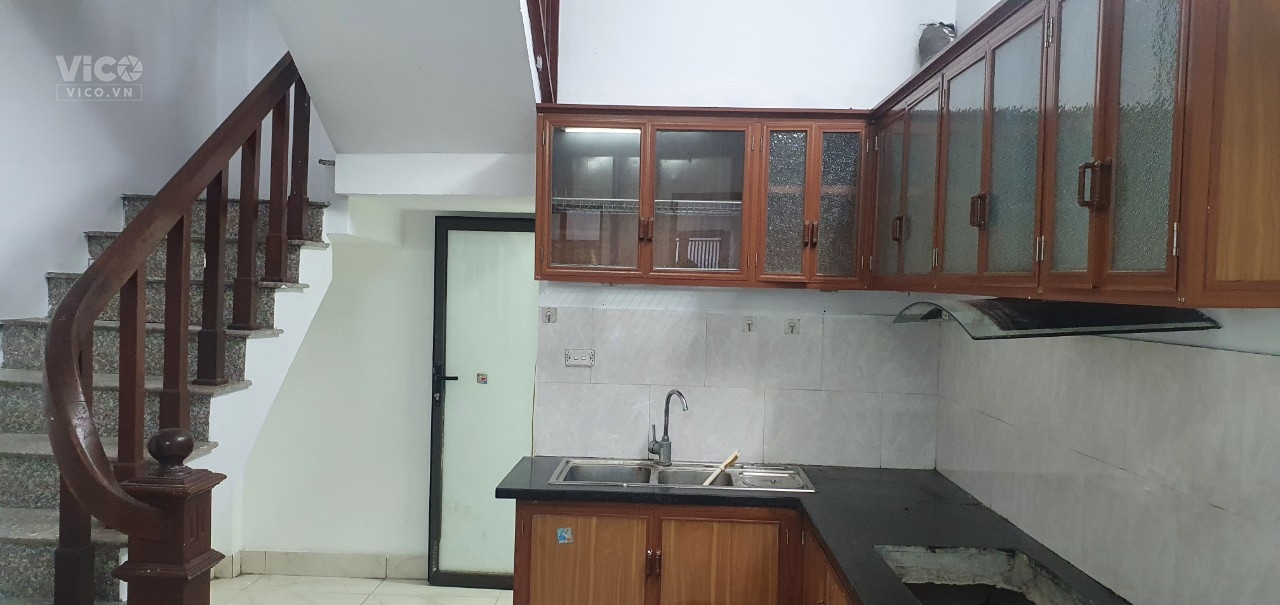 Nhỉnh 2 tỷ có nhà 4 Tầng, Dt 37m, Ô tô qua nhà, Kinh Doanh.