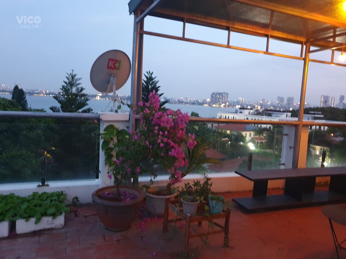 Chủ Nhà sang định cư nước ngoài cần bán gấp căn biệt thự ngay mặt Hồ Tây 160m mặt tiền 10m giá