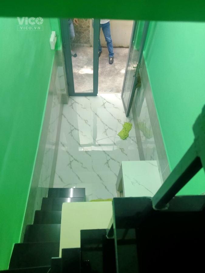 BÁN NHÀ TRỆTLẦU SÂN THƯƠNGSỔ HỒNG RIỆNG VĨNH KHÁNH Q4 CÓ 700 TRIỆU