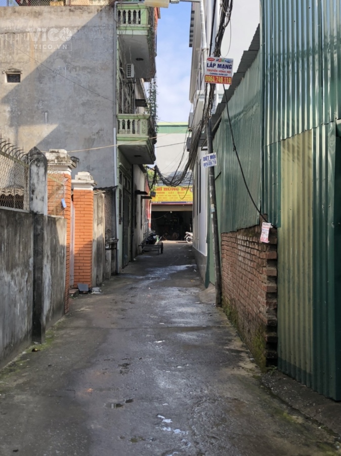 Bán đất phố Bát Khối, ô tô đổ cổng, 31m2, mặt tiền 5m, giá chỉ 1,9 tỷ.