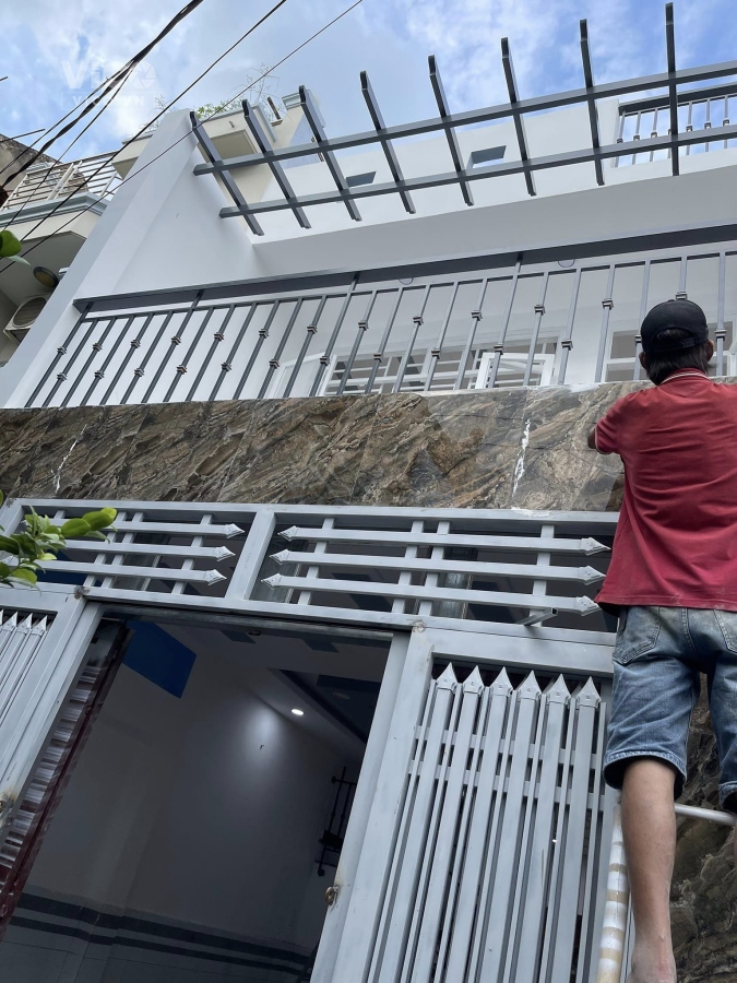 HẺM XE HƠI NGAY CÔNG VIÊN LÀNG HOA CHỢ HẠNH THÔNG TÂY DT 47M2 1T1L 2PN KIÊN CỐ FULL NỘI THẤT