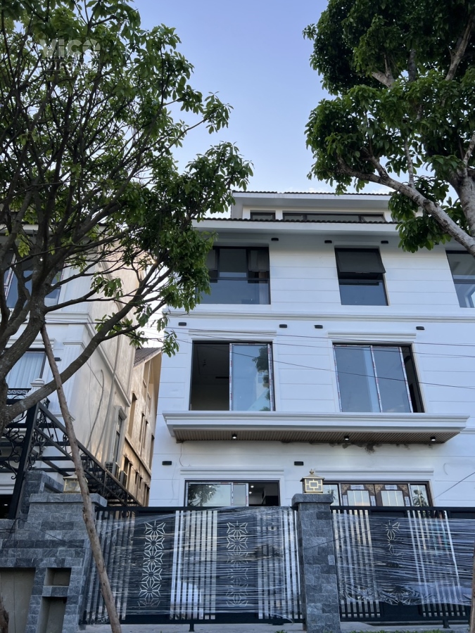 Tiền nhiều quá không có chỗ cất chính chủ cần bán rẻ căn liền kề Khu đô thị Hinode Royal Park Hoài