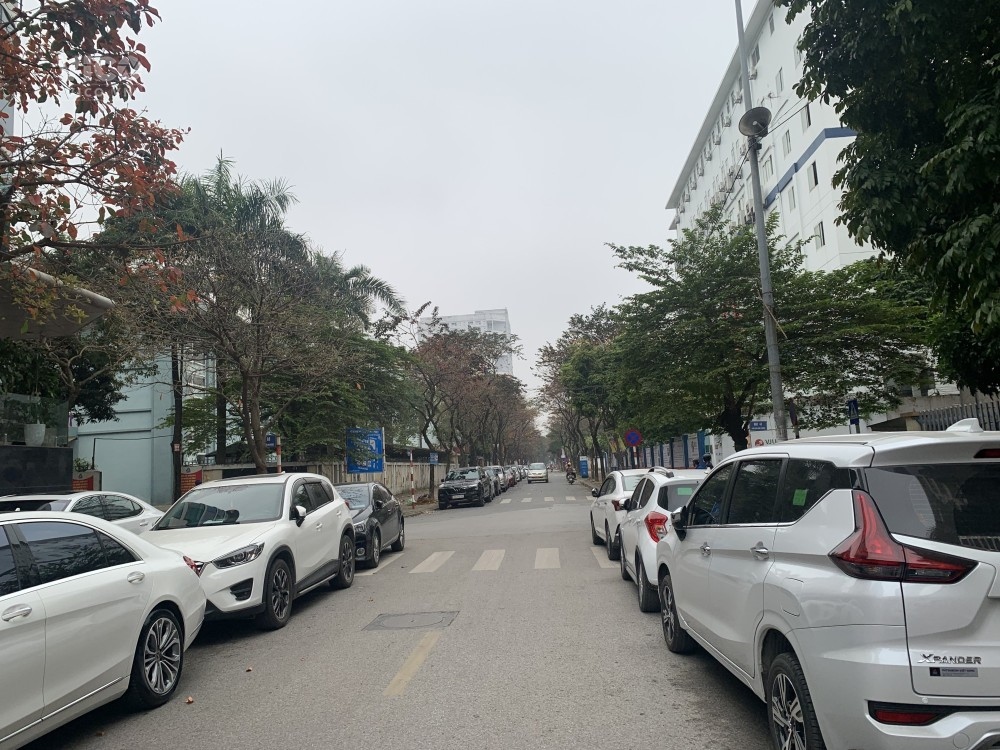 BÁN BIỆT THỰ HÀM NGHI, 3 OTO TRÁNH, TẶNG NỘI THẤT CAO CẤP. DT 155M2 GIÁ 35 TỶ. 0979400492