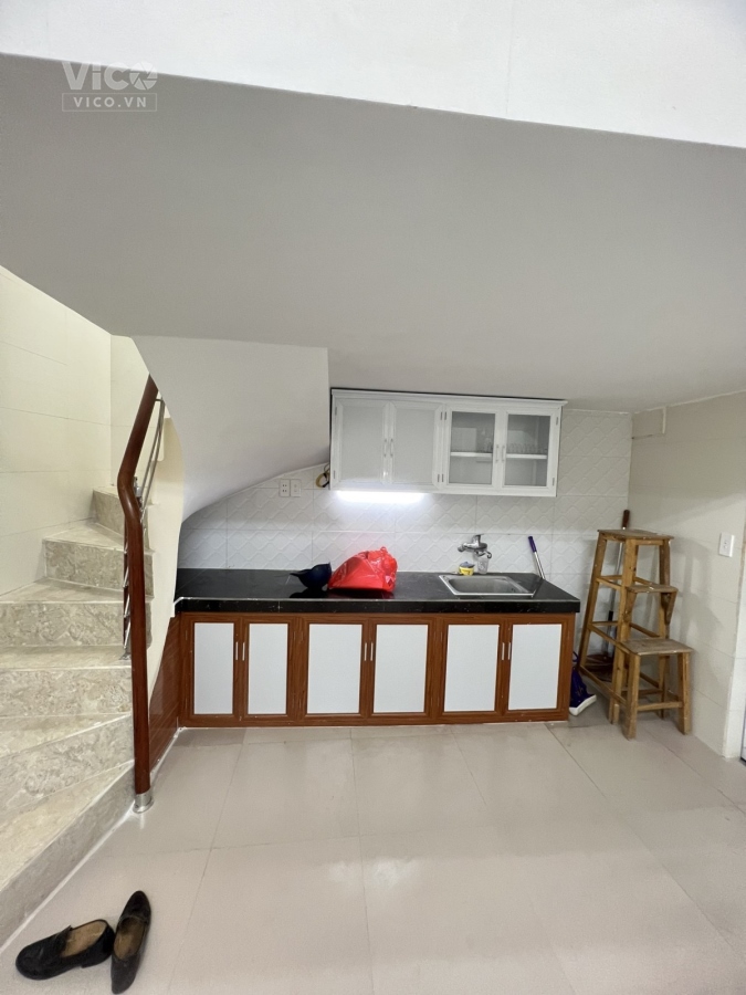 Bán Nhà NGõ Hòa Bình Đống Đa Ngõ ba gác nhà đẹp ở ngay Dt 28 m2 4 tầng Giá 2 tỷ 650 lh Huyền