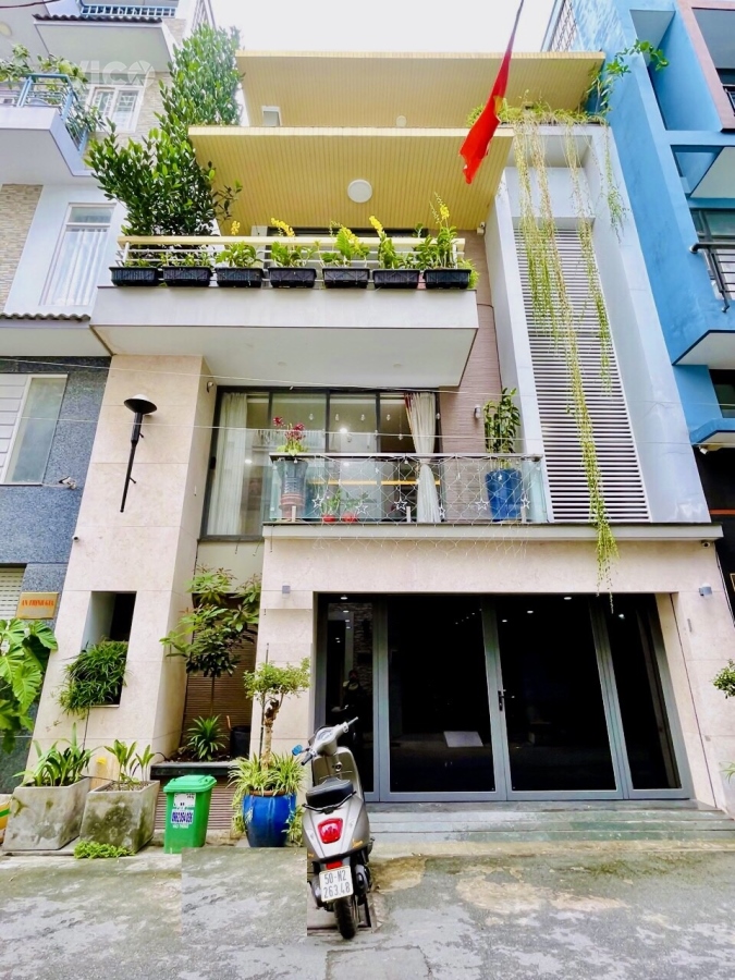 Bán nhà khu vip đối diện Aeon Mall đường Bờ Bao Tân Thắng.DT8x15m,đúc 3 lầu giá 20 tỷ
